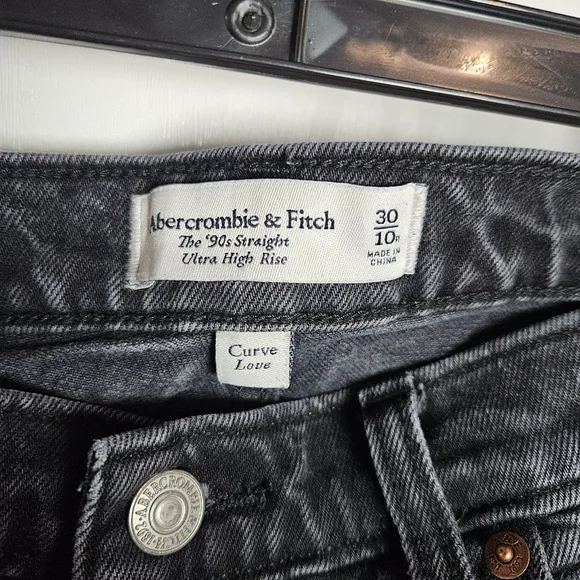 Abercrombie 90s Straight Ultra High Rise Shorts Black Distressed Size 30 - Picture 4 of 4